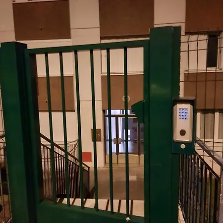 Grand Fonctionnel Et Calme Sur Lyon8 A 2 Pas Du Metro